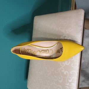 Sam Edelman Bright Yellow Pointed Heels Use